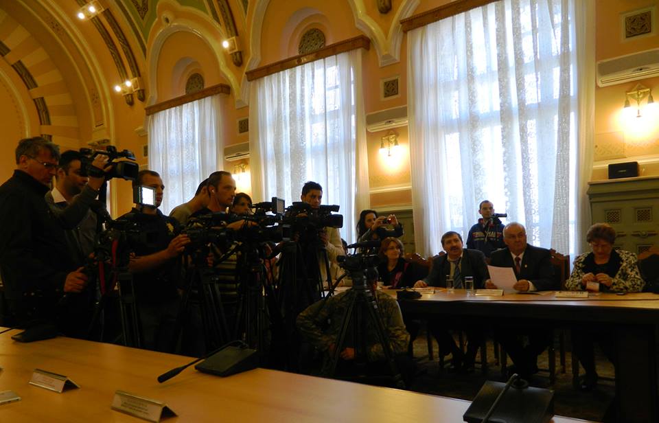 Lors de la conférence de presse à Craiova 