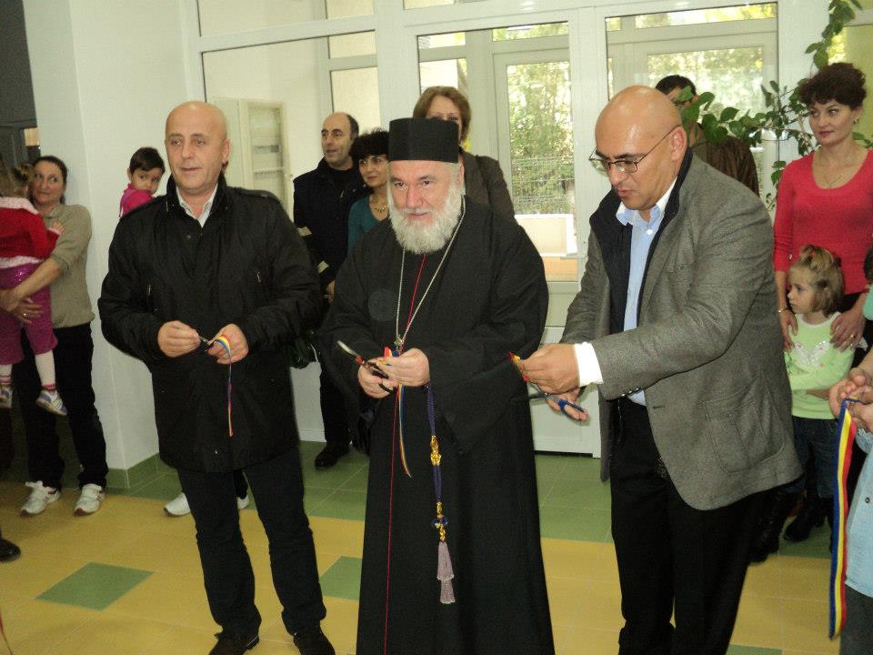 Bogdan Simion, à droite, lors de l'inauguration du centre thérapeutique